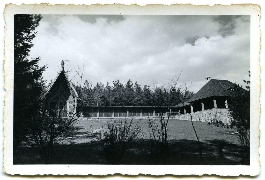 SS Falkenhof Weimar, part of the Buchenwald concentration camp; photograph from a picture folder published by the SS (1939)